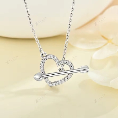 YASVITTI 925 สตอร์ลิ่ง เหรียญเงิน สร้อยคอผู้หญิง 'ลูกศรหนึ่งผ่านหัวใจ' หิน Zircon ของขวัญปาร์ตี้วันวาเลนไทน์