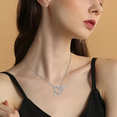 YASVITTI 925 สตอร์ลิ่ง เหรียญเงิน สร้อยคอผู้หญิง 'ลูกศรหนึ่งผ่านหัวใจ' หิน Zircon ของขวัญปาร์ตี้วันวาเลนไทน์