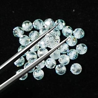 วัสดุเพชร สินค้าสังเคราะห์ห้องปฏิบัติการ สร้างเหรียญ Moissanite สีฟ้ากลมสําหรับการทําเครื่องประดับ