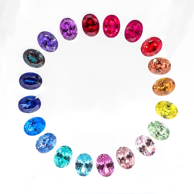 สี 6 * 8 มิลลิเมตร Oval Cut หินเพชร 22 หลายสี 1.5ct Sapphire Ruby Emerald หินเพชรลอย