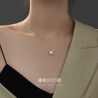 แฟชั่น เครื่องประดับขั้นต่ํา 925 สตอร์ลิง เหรียญเงิน สร้อยคอง่าย 26 ตัวอักษร สร้อยคอตัวอักษรสําหรับผู้หญิง