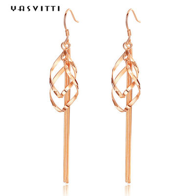 7.5x1.1cm 3.5g ต่างหูสไตล์โบฮีเมียน OEM Valentine Gold ต่างหู Hooks