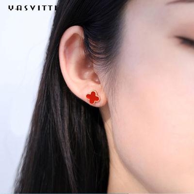 0.39in 2 Gram Black Clover ต่างหู 18k ชุบเงินสเตอร์ลิง Hypoallergenic Studs