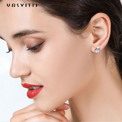 0.7 ซม. 0.07 ออนซ์ Four Leaf Clover Stud ต่างหู 925 เงินสเตอร์ลิงต่างหู ODM